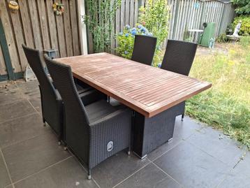 Tuinset tafel en stoelen  beschikbaar voor biedingen