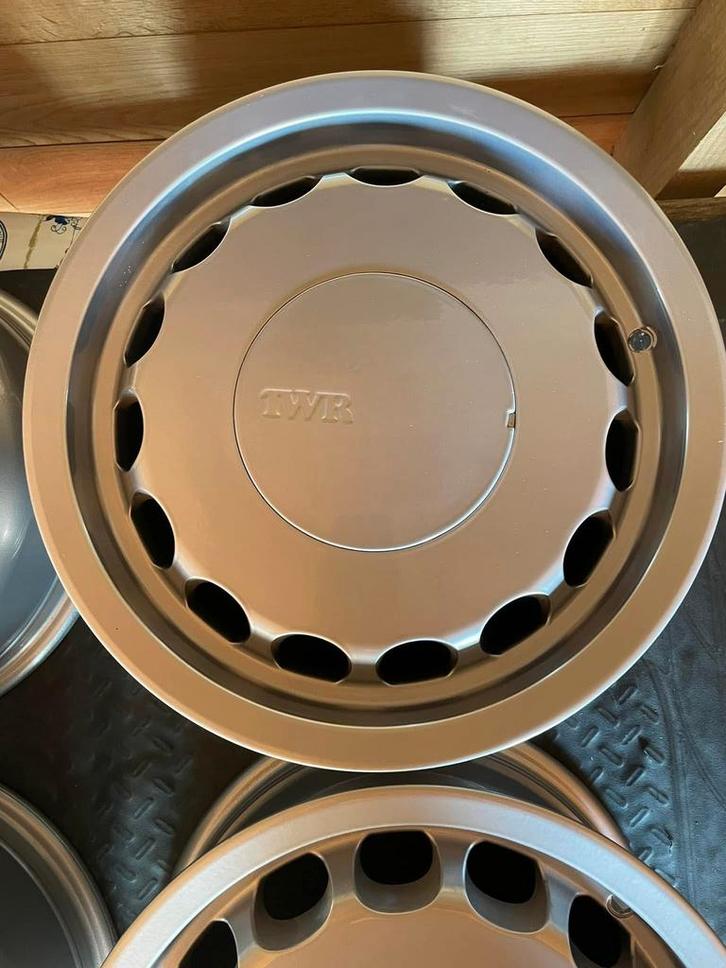 Jaguar TWR originele velgenset Pirelli P600 New, Auto-onderdelen, Banden en Velgen, Band(en), 15 inch, Personenwagen, Nieuw, Ophalen