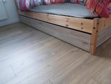 bedlade beschikbaar voor biedingen