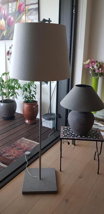 Vloerlamp en tafellamp beiden in perfecte staat voor 50 euro beschikbaar voor biedingen