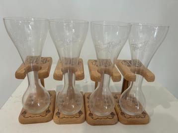 4 verres à Kwak et leurs supports