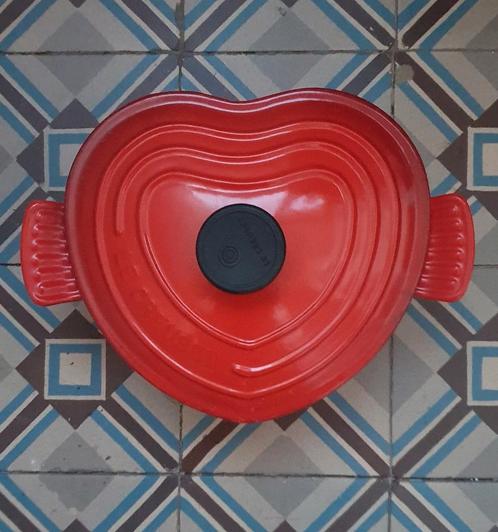Le creuset hartjes cocotte, Huis en Inrichting, Keuken | Potten en Pannen, Gebruikt, Koekenpan of Braadpan, Gietijzer, Inductieplaat