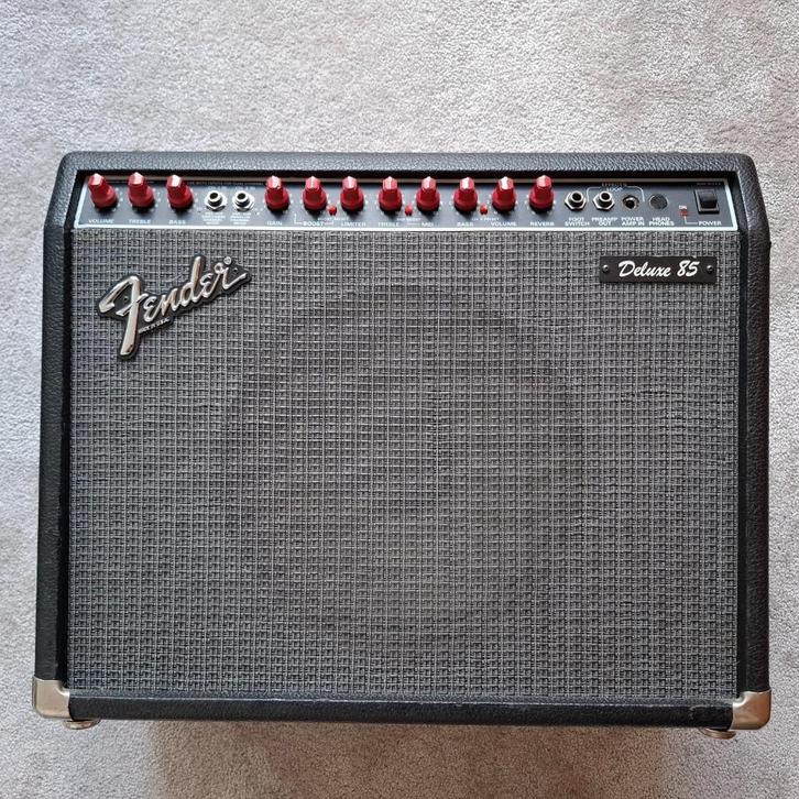 Fender Deluxe 85 red knob solid state 1x12" amp (1988-1992), Muziek en Instrumenten, Versterkers | Bas en Gitaar, Gebruikt, Gitaar
