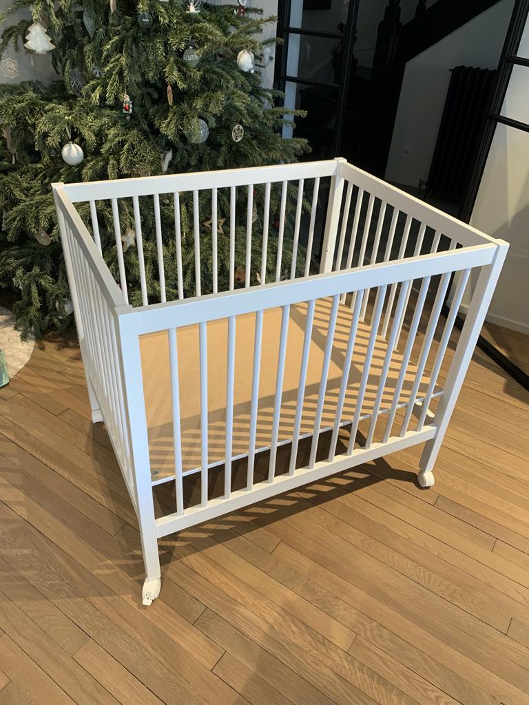 Parc ChildHome avec Matelas Aerosleep et drap housse, Enfants & Bébés, Parcs, Comme neuf, Rectangulaire, Réglable en hauteur, Tapis de parc