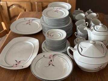 69-delig servies – compleet en in uitstekende staat beschikbaar voor biedingen