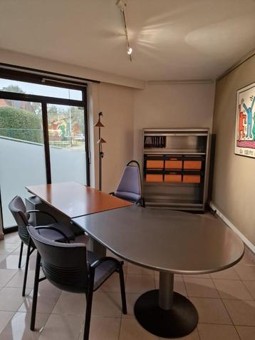 Volledig bureau (zie omschrijving) beschikbaar voor biedingen