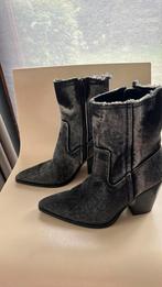Stradivarius 37 laarzen, grijszwarte stof, één keer, Kleding | Dames, Ophalen of Verzenden, Zo goed als nieuw, Zwart