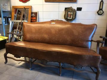 Vintage barokke bank met stoelen beschikbaar voor biedingen