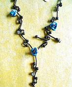 AVON :collier + boucles. EN PROMO, Enlèvement ou Envoi, Neuf, Bleu