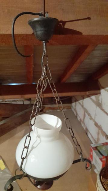 Lampe suspendue en verre dépoli   beschikbaar voor biedingen