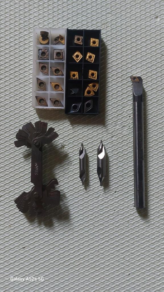 Binnen draaibeitel en diverse andere snij wisselplaten., Doe-het-zelf en Bouw, Draaibanken, Zo goed als nieuw, Metaaldraaibank