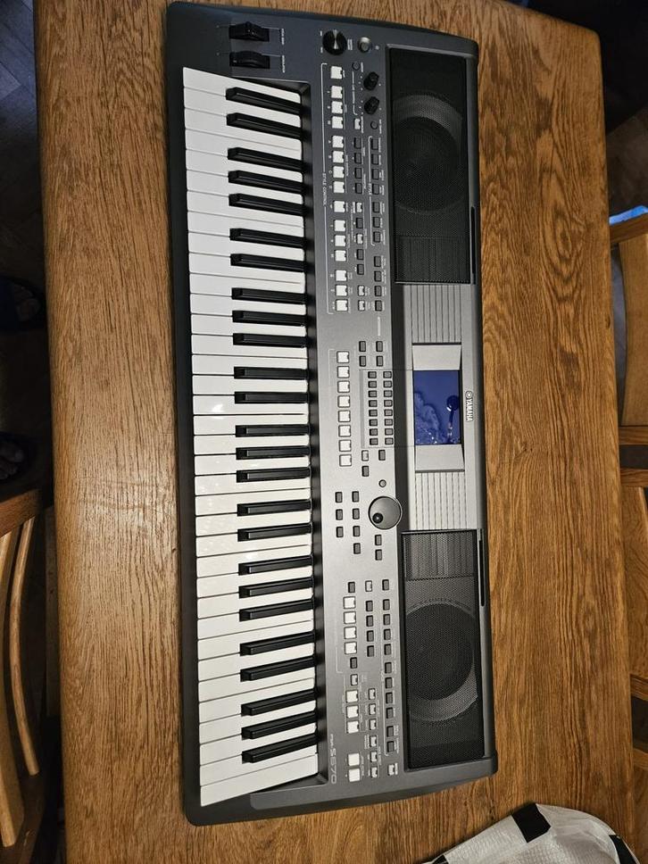 Yamaha PSR-S670 — Professioneel arrangertoetsenbord, Muziek en Instrumenten, Keyboards, Nieuw, 61 toetsen, Yamaha, Met standaard