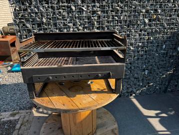 Barbecue en fonte avec grille en acier inoxydable, Enlèvement, Comme neuf