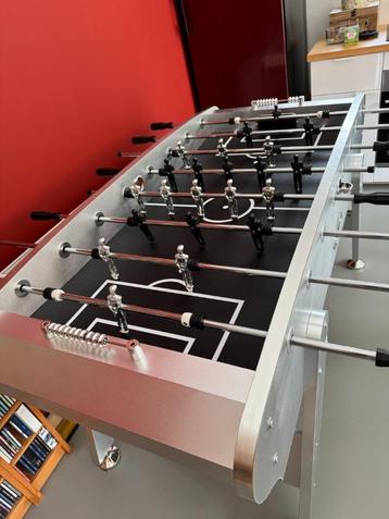 Prachtige tafelvoetbaltafel Kare-Design beschikbaar voor biedingen