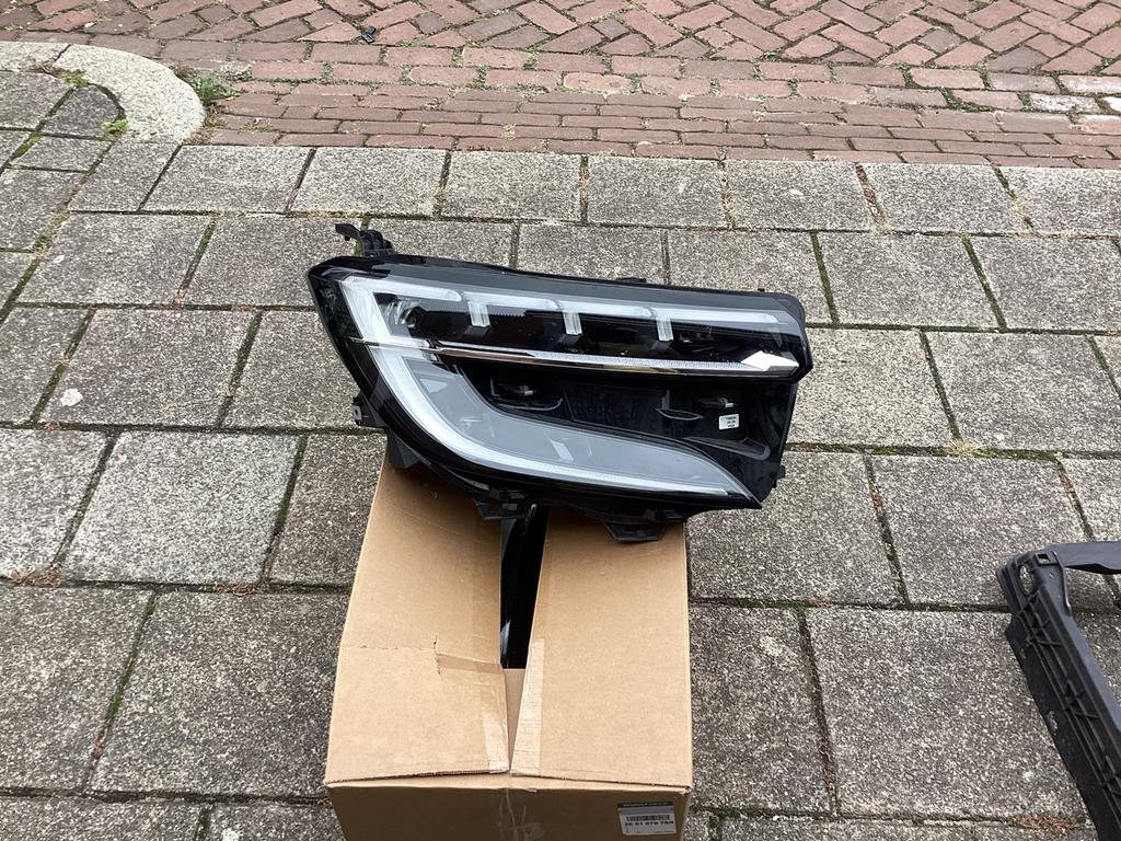 Renault austral koplamp rechts 260104410R, Ophalen, Gebruikt, Renault