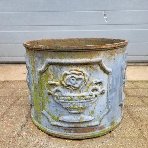 4x Antieke ronde gietijzeren bloembak, Tuin en Terras, Bloembakken en Plantenbakken, Zo goed als nieuw, Metaal, Binnen, Balkon