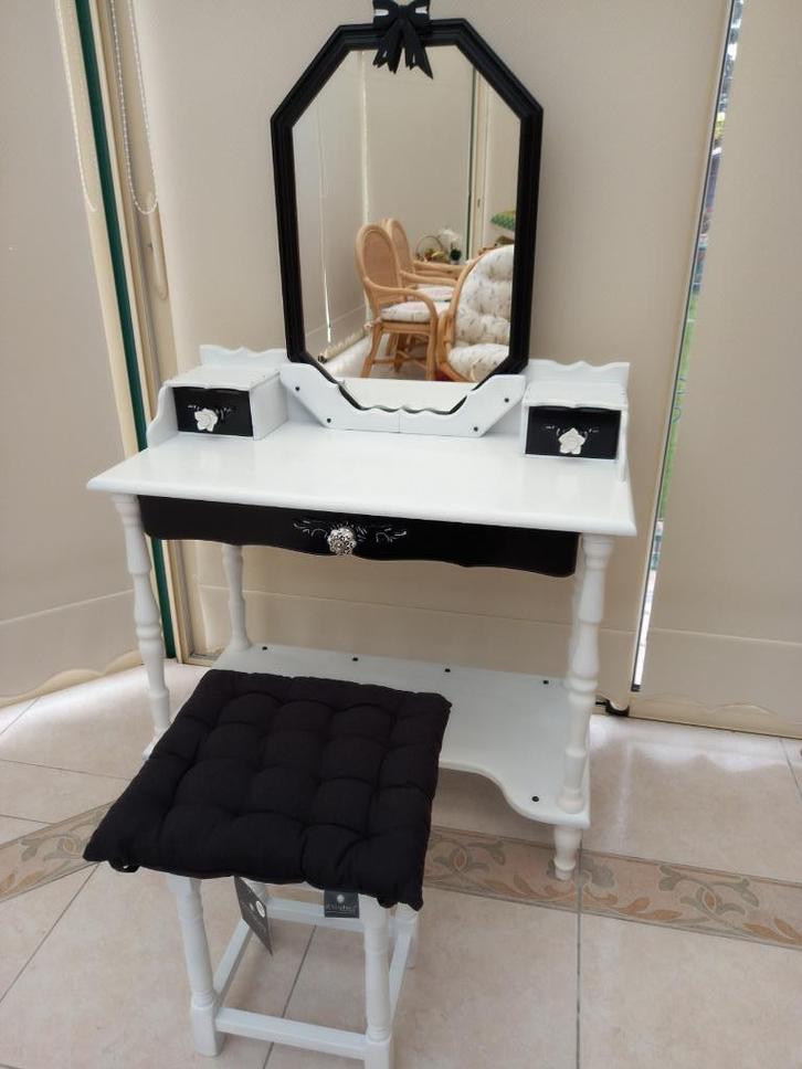 Coiffeuse blanche et noire., Huis en Inrichting, Tafels | Kaptafels, Zo goed als nieuw, 100 tot 150 cm, 50 tot 100 cm, Hout, Ophalen