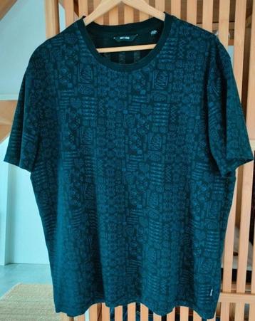 Mooie T-shirt Only & Sons. Topmerk! Large/Medium. Zwart met  beschikbaar voor biedingen