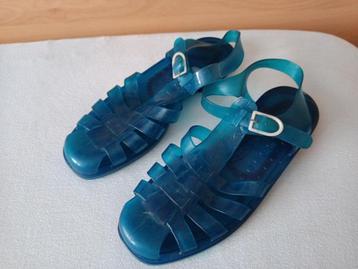 T40 rubberen strandsandalen beschikbaar voor biedingen