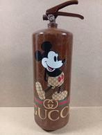 Gucci brandblusser by Brother X, Enlèvement