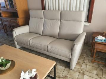 Lederen salon beschikbaar voor biedingen