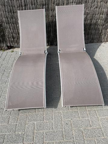 Set luxeuze tuinstoelen (2) beschikbaar voor biedingen