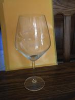 Kasteel Vanhonsebrouck voetglas, Ophalen, Nieuw, Glas of Glazen, Overige merken
