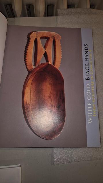 White gold, Black hands. Afrikaanse ivoorkunst 2010 beschikbaar voor biedingen