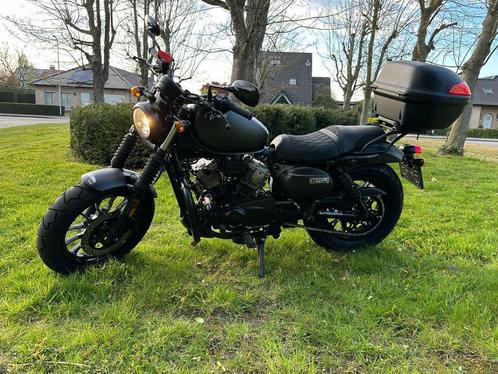 Hyosung Aquila GV300 S Bobber Black Edition 2022 met 200km !, Motoren, Motoren | Hyosung, Particulier, Chopper, 12 t/m 35 kW, 2 cilinders