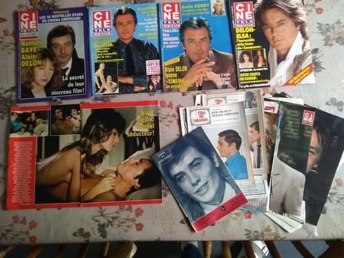 Magazines d'Alain Delon, et paquet de coupures de presse, Collections, Musique, Artistes & Célébrités, Comme neuf, Livre, Revue ou Article