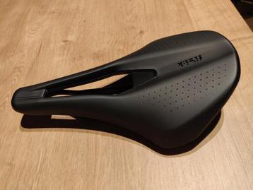 Fizik Tempo Argo R3 zadel beschikbaar voor biedingen