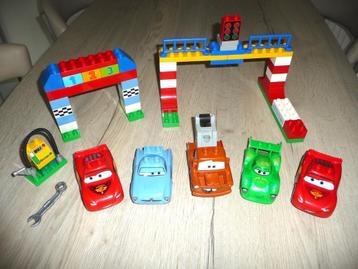 DUPLO cars (5 stuks) met decor en accessoires beschikbaar voor biedingen