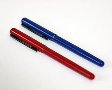2 x Waterman vulpen / Blauw en rood / Vintage model pre 2000 beschikbaar voor biedingen