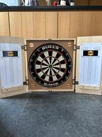 Dartsboard in kast (limited edition Aiki), Sport en Fitness, Darts, Ophalen, Zo goed als nieuw