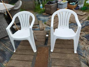 2 tuinstoelen  beschikbaar voor biedingen