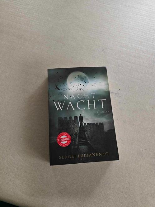 Nachtwacht - Lukjanenko., Boeken, Thrillers, Zo goed als nieuw, Nederland, Ophalen