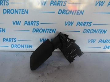 Armleuning van een Audi A4 beschikbaar voor biedingen
