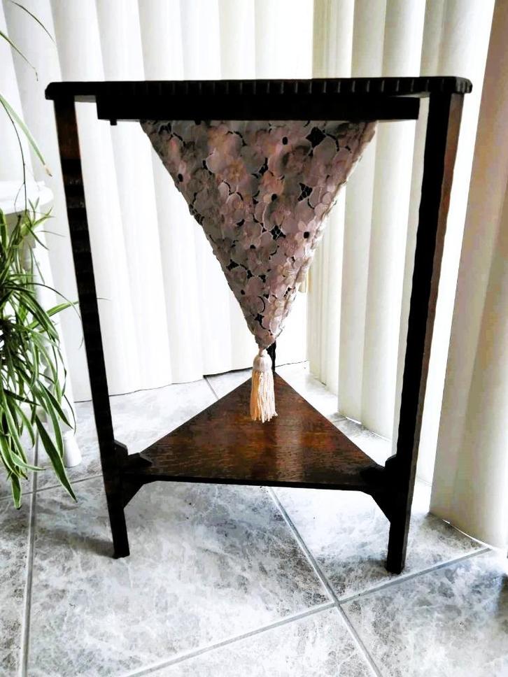 Vintage naaitafeltje met karakter – een ode aan ambacht., Antiek en Kunst, Curiosa en Brocante, Ophalen