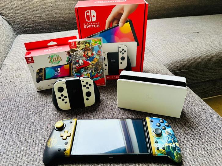 Nintendo switch OLED + Zelda split pad & Mario odyssey, Games en Spelcomputers, Spelcomputers | Nintendo Switch, Zo goed als nieuw