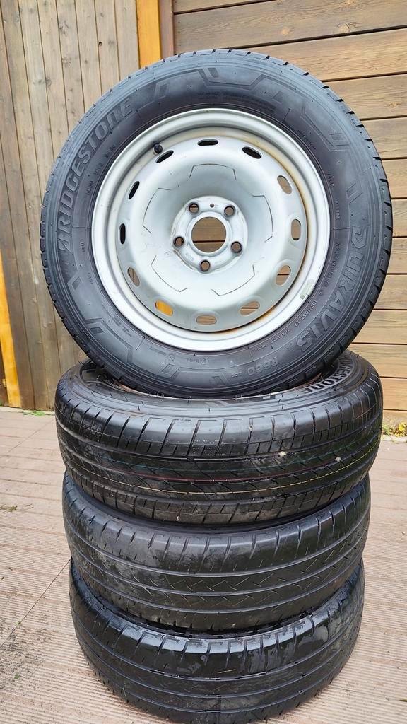 Pneus sur jante BRIDGESTONE R660 205/65/ R16 C - 107/105 LT, Autos : Pièces & Accessoires, Pneus & Jantes, Pneus et Jantes, Pneus été