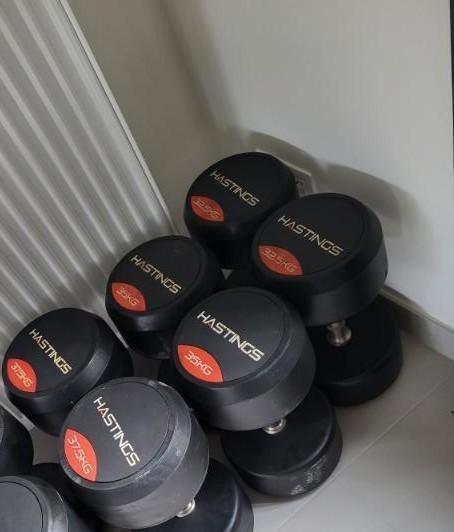 Hastings Dumbbells- 6 stuks- 32.50+35+37.50, Sports & Fitness, Équipement de fitness, Comme neuf, Haltère, Bras, Jambes, Pectoraux