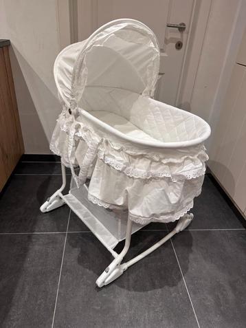 Wieg met wieltjes en schommelfunctie Little World beschikbaar voor biedingen