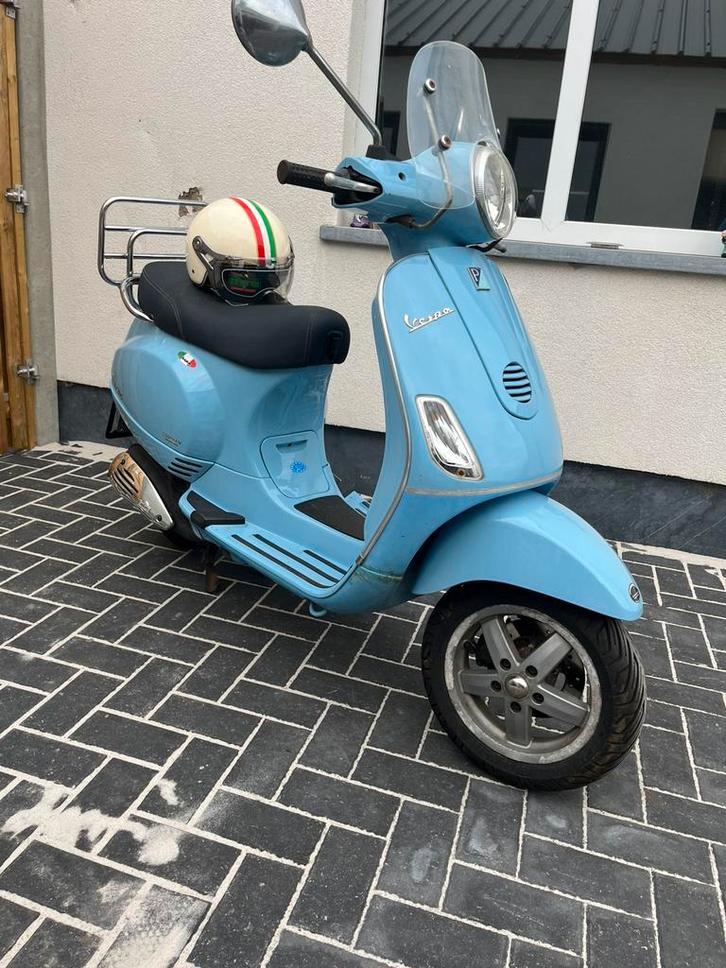 Vespa Lx125 babyblauw unieke kleur, Fietsen en Brommers, Scooters | Vespa, Zo goed als nieuw, Vespa LX, Benzine, Ophalen