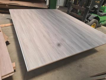 partij platen groot 2800 x 2070mm beschikbaar voor biedingen