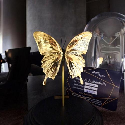 Echte papilio vlinder verguld in 23kt goud onder glazen dome, Antiek en Kunst, Kunst | Designobjecten, Ophalen of Verzenden