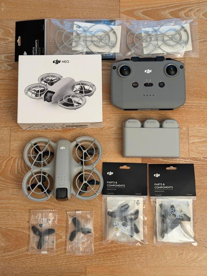 DJI Neo Complete Kit 3 Bat-afstandsbediening, Audio, Tv en Foto, Drones, Zo goed als nieuw, Drone met camera, Ophalen