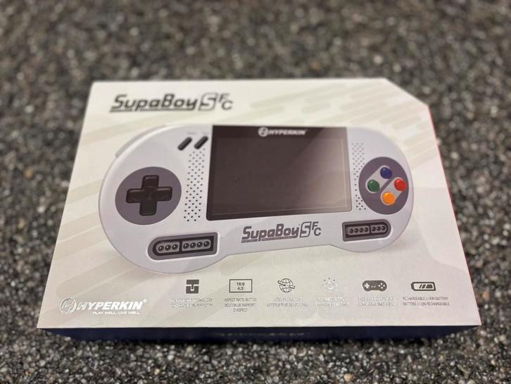 Hyperkin SupaBoy SFC draagbare console + 2 controllers, Games en Spelcomputers, Spelcomputers | Overige, Zo goed als nieuw, Ophalen of Verzenden
