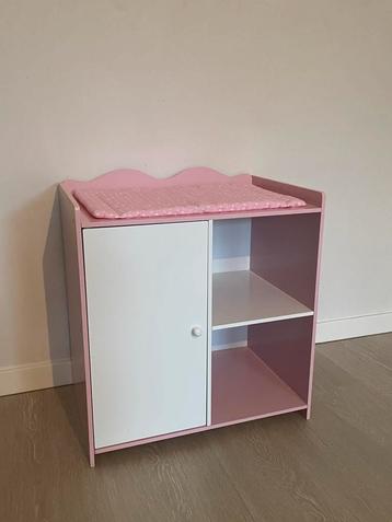 Poppen commode beschikbaar voor biedingen