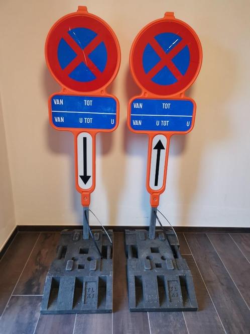 Verhuur set parkeerverbodsborden - verkeersborden E3, Doe-het-zelf en Bouw, Overige Doe-Het-Zelf en Bouw, Zo goed als nieuw, Ophalen of Verzenden