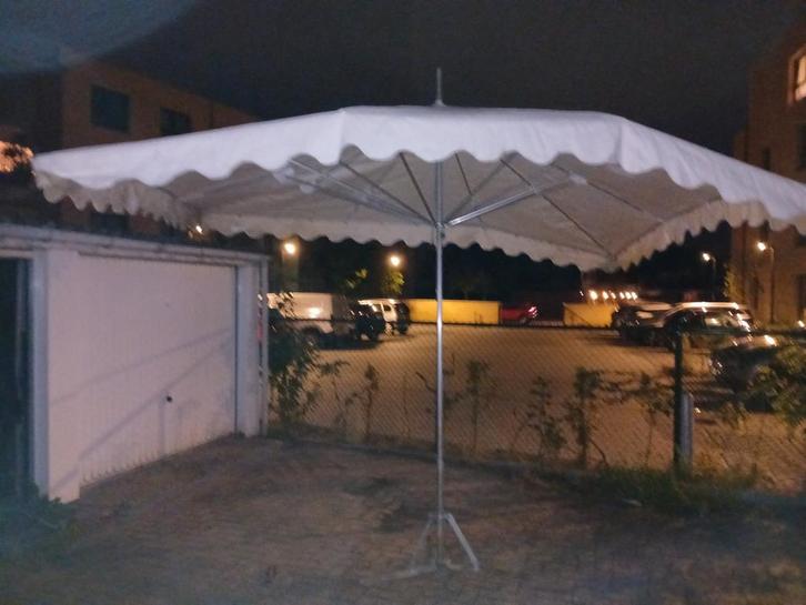 Grote markt parasol, Tuin en Terras, Partytenten, Zo goed als nieuw, Partytent, Ophalen